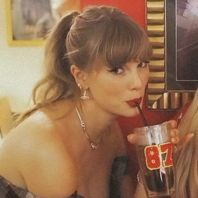 swiftie since 2015💗 never met taylor🥹 - ts x1 tn x20 🫶🏻💗🇹🇷 new main account @naraiswift