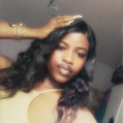 Certified Event planner, floral interior design, gift box crafting and surprise planning expert. And also a student that is going through a lot!