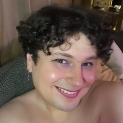 Closeted trans woman boymoding on hormones. Looking to connect with other 🏳️⚧️ folks. She/Her MDNI