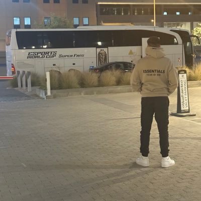 tjwwfc's profile picture. @wolves #FosunOut | 𝟡𝟡𝟡🕊️ | ⚡️