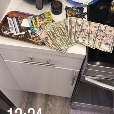 olo3hree's profile picture. #Getrichordietryin🫶🏾