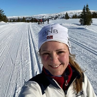 Norske kvinne 🇳🇴 | Hustling by day, chasing northern lights by night | Success starts with effort | #WorkHardPlayHard