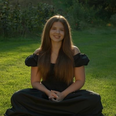 tennis lover , dog lover, God first ✝️ dshs 26’ , 1 Corinthians 13 4-8 , communication design MassArt