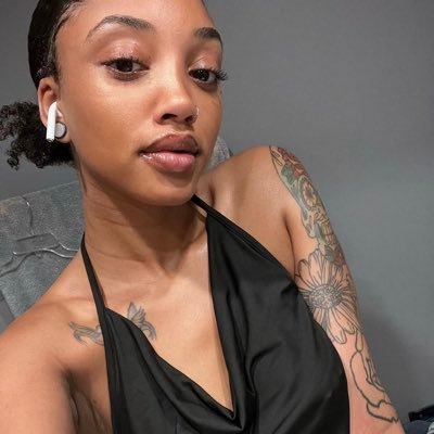 *LiCENSED MASSAGE THERAPIST* HMU 🤙 for all type of massages you want 💆♀️. #Massage. #relaxation😊