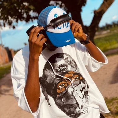 Victor__YSL's profile picture. 💫