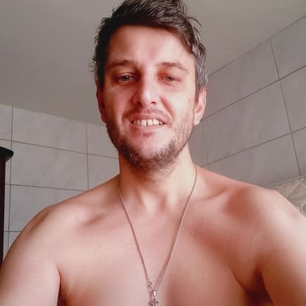 HELLO!!,,,,,,,eu sou o deus Edinho,,,eu moro em Brusque//SC,,, eu sou estudante e servente de serviços gerais ,,sou kardecista ,,, sou asperger ----- # #FOTOS