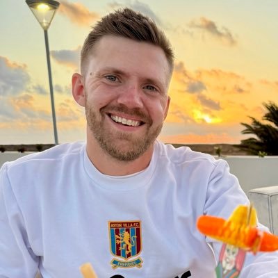 Villa fan 🦁• Quins fan 🃏• @GIS_Sport MSc Sports Marketing and Media 📚 • Member of @BandBLionsAVFC • Golf ⛳️ ⬇️