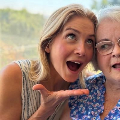 25 • ⚢ • elizabeth mitchell stan acc • LOST • don’t take my posts too seriously, it’s all for funsies ✨
