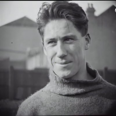 1914/5 Sunderland ‘19/20 Mid Rhondda ‘20–27 Spurs ‘27–31 Sheff Wednesday. 363 games, 96 goals 8 England caps. Manager CAFC 1933-56. Tweets by his grandson.