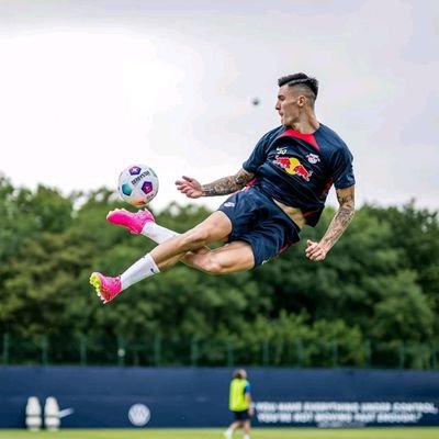 Verified Manchester United Fan |
United we stand |
My blood is red |
Computer Engineer |
I sell and fix Laptops |
follow me on Instagram @Eng_Asquare