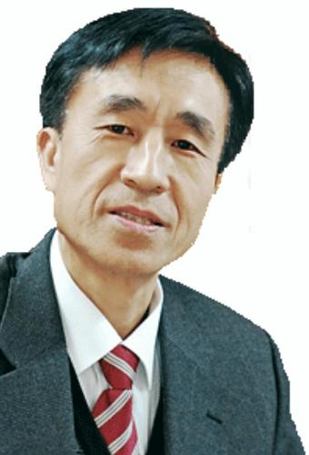 ㅇ서울고/서울대 사범대 졸업 ㅇ美조지아대 정치학 박사ㅇ통일연구원 연구실장/ 선임연구위원 ㅇ안보전략연구소장 ㅇ(사)자유연합 대표(현) ㅇ고려대 교수(현)