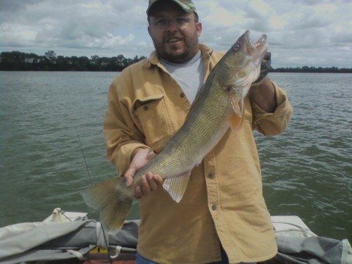 Darrin2988's profile picture. I fish. I hunt. Dirt racing fan.