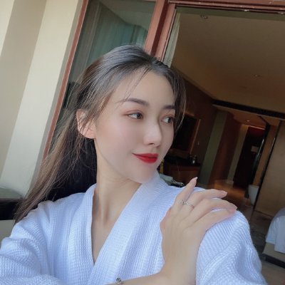 lisavuong2's profile picture. Patience is given to strangers, and temper to those who know it best.