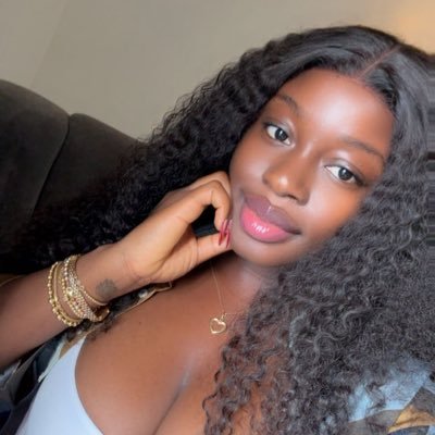 LizzyTe50109829's profile picture. 