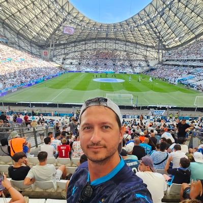 📣 Instit' avec des CP 🐼
🏀Supporter de l'immense @SQBB_officiel
⚽ Et du plus grand club français #TeamOM
🤍🩵