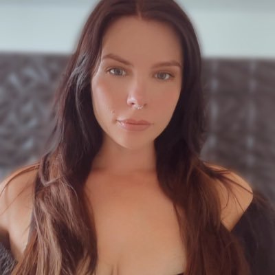 🌼Twitch Streamer & Content Creator🌿 Gym girlie| Nature Lover🪴🐾 My Cats run the show...I just hit