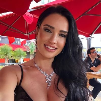 #Binary option trade is a legit and good trade where you invest and get your profit back in double founds 100 profit guarantee 💯📉📈