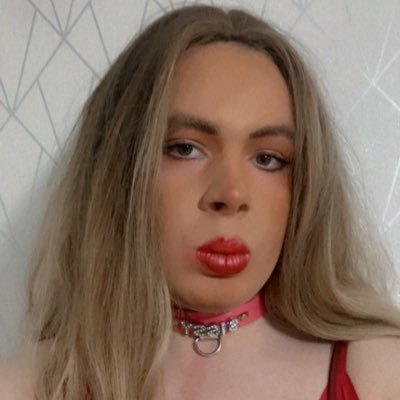 s_chloeuk's profile picture. 🏴 sissy