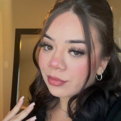 isabemay123's profile picture. backup account 💕
