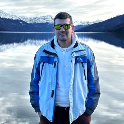 Peronista conurbanense. Politólogo y Becario Doctoral CONICET.
En @GenDesarrollo y @vinoxarg.