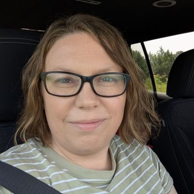 deelizabeth's profile picture. 