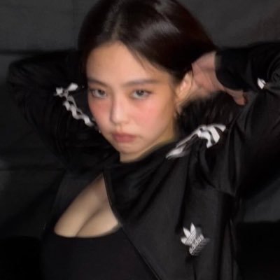 jisoonieya's profile picture. conta principal: @jisoonnieya ||
fan account e only blink