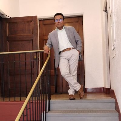 El Salvador, bello pulgarcito siendo transformado después de ser saqueado