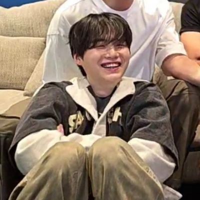 yoongi te kiero, después t digo como.
•.° @firstyglove