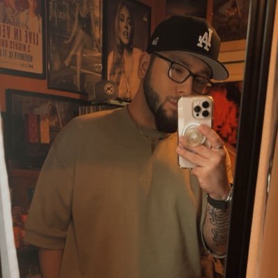 🐝🌈 •He/Him• Fan account, And a music lover • YEAH.SURE.OKAY. 🏳️🌈🐝 follow if you love music too. ⬆️ Stan list.