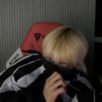 김땃쥐 (@jonggang82plz) 's Twitter Profile