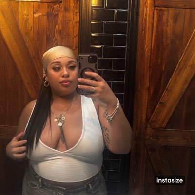 ShaniceBerrios's profile picture. what you’re  looking for is not  out there. it’s in you💕