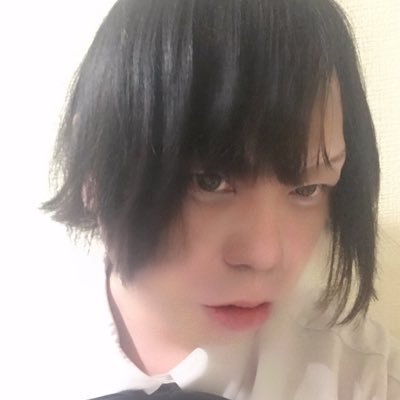 基本的にゲーム・漫画・アニメ・映画・vtuber界隈以外興味薄い/好きなアニメ:黒執事、フリーレン/推し:シエルファントムハイヴ 、hyde、はうきくん/趣味:カフェ巡り/好きなvtuber:かなえ先生、ましろくん、加藤純一/好きな食べ物:蕎麦/生息地:東京/好きなゲーム:スト6、ホラゲー全般💕/年齢:666歳🪐
