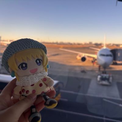 ミニマルを愛するけれど極端ではない。お財布は理性的、気持ちはやさしく。スキーもダイビングも、友だちを大切に抱きしめる