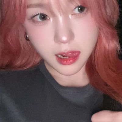 fefezoka's profile picture. 