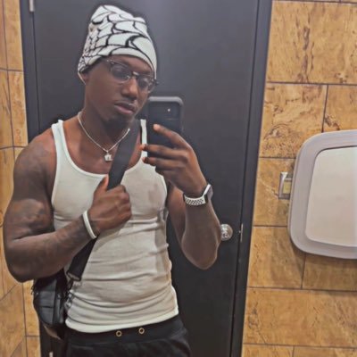 (Big Dee ) 9.5 inch 🍆 Solo straight content creator 😈 hmu for content I sell 😋 Snapchat:Dee2llit 💦 Ig: Dee2tattedd 🖤