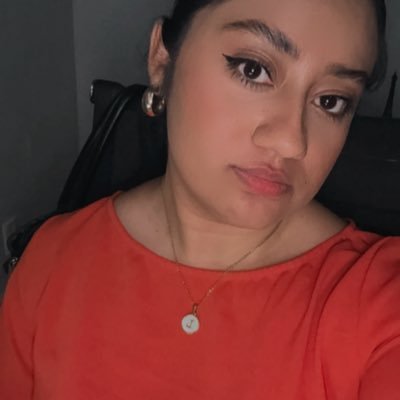 Si llegaste por el chisme: pásale bienvenida. | Soy autora de una reina con moral cuestionable y un plebeyo que le gusta pintar