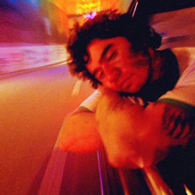 sophisunsetter's profile picture. calum hoods hand tattoos fanatic ♡