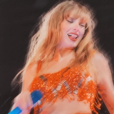 | 27 • she/her | swiftie since ‘06 | ❥ speak now tour ❥ rep tour 2x ❥ eras tour 4x ❥ | taylor i’m free for whatever |