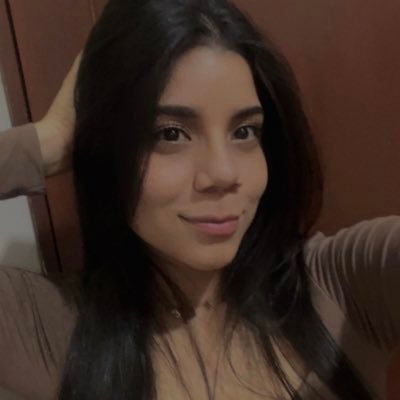 imlalita_'s profile picture. A veces, necesitas ser fría para ser una reina.