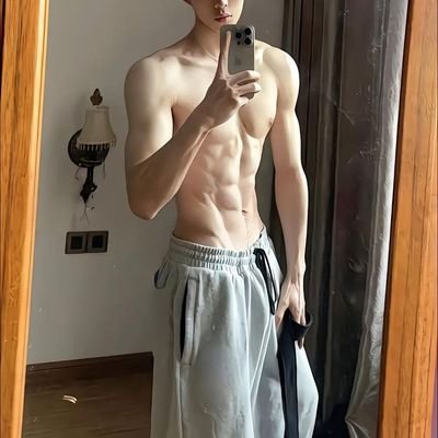 thhuunhan's profile picture. mê cu trai