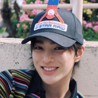 π (@ahnkeonhozip) 's Twitter Profile