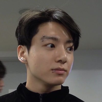 PrinceRaveor's profile picture. I love Fashion, KPOP, Philosophy, Psychology and Art.