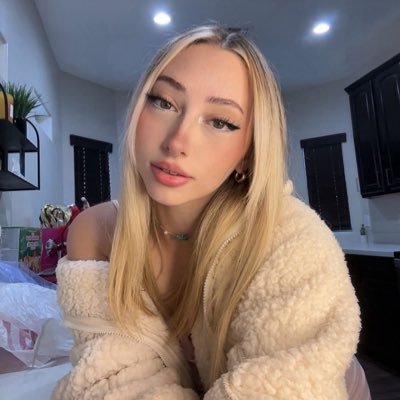 Follow me back and have some fun with me 😘😘😘😍😍😍🥰🥰