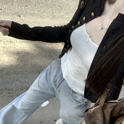 00后个人兼职 初次下海 水多多 年轻漂亮 服务好 听话高166 重48KG 胸34c 有需要的哥哥联系我 加我《看顶置》等你来撩哦