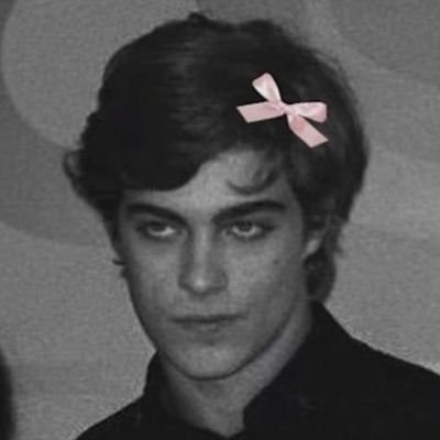 abbeyaar__'s profile picture. Commerce waalo ka BIO me kya kaam