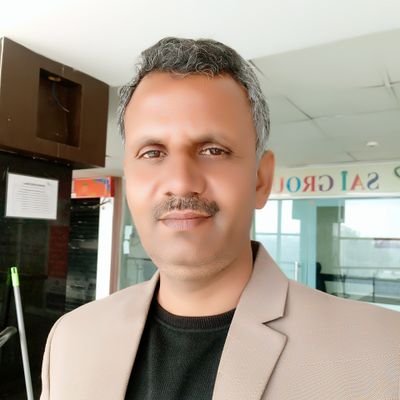 प्रदेश वरिष्ठ उपाध्यक्ष राज.कानूनगो संघ 
आंधियां हसरत से अपना
सर पटकती रह गईं,
बच गए वो पेड़,
जिनमें था हुनर झुकने का।