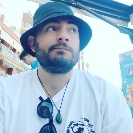 Amante de la literatura fantástica, graduado en historia, amante de los RPG y friki de grado 2.