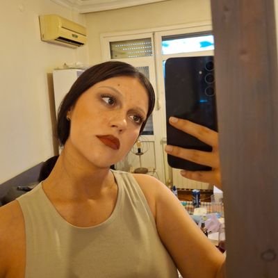 hey, everybody.
PatheticGirl43 here, coming to you live