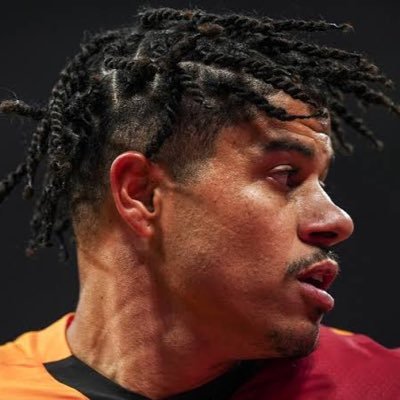 8Sara_'s profile picture. Şereftir seni sevmek; @GalatasaraySK #Hedef25