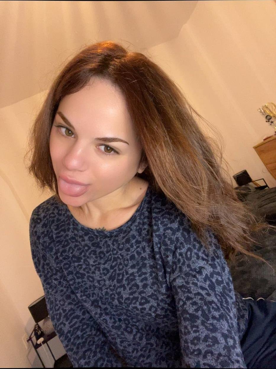 Dm or Follow me for meetup 😈
Main account: @lenaliftt